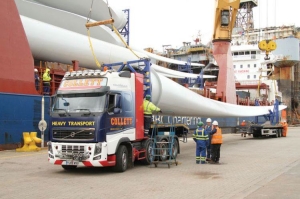 Collett & Sons Ltd transported a turbine for the Muirhall 2 Wind Farm. The first of many projects to come through the new Grangemouth facility